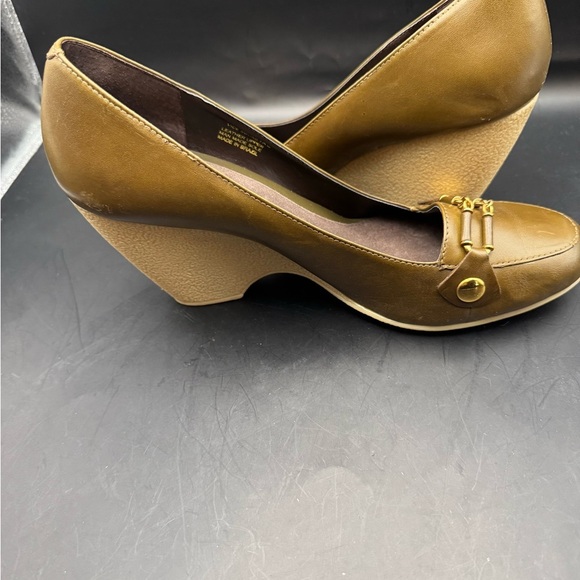 AEROSOLES WOMEN'S BROWN LEATHER SLIP ON WEDGE 3.5” PUMPS SIZE 10M - Picture 4 of 14